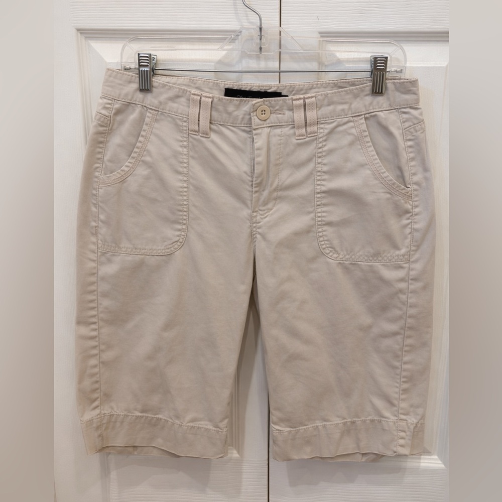 Calvin Klein Bermuda Beige Cream Casual Shorts with Patch Pockets - Size 4